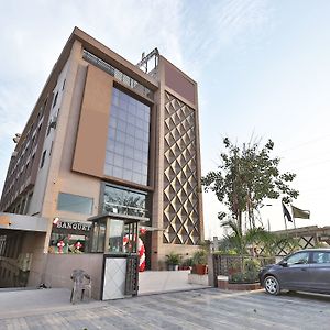 Oyo 13253 The Grand Vinayak Hotel